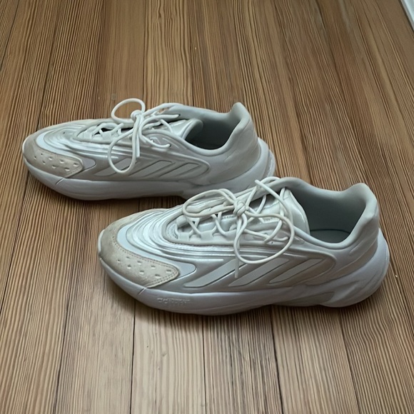 Adidas Ozelia Sneaker - Picture 8 of 11